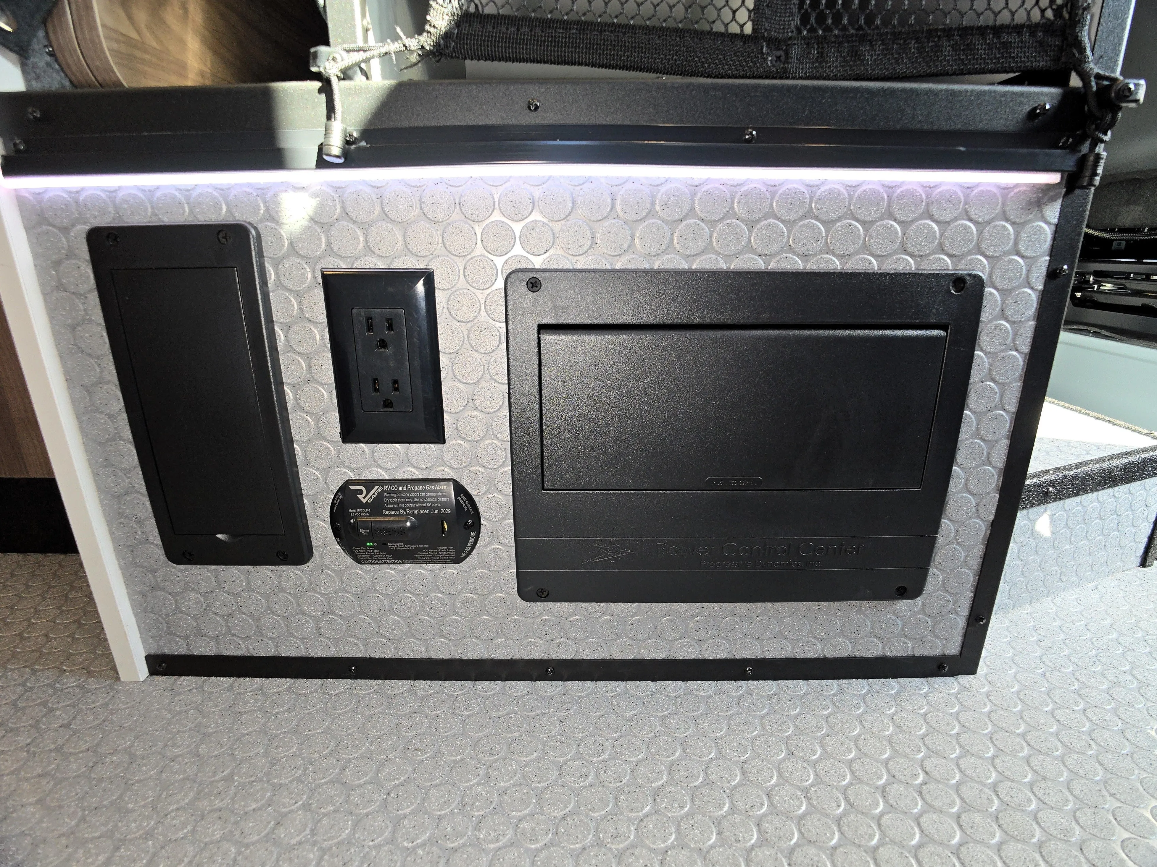 2025 Tiffin GH1 Adventure Bar with Starlink & Upgraded Battery