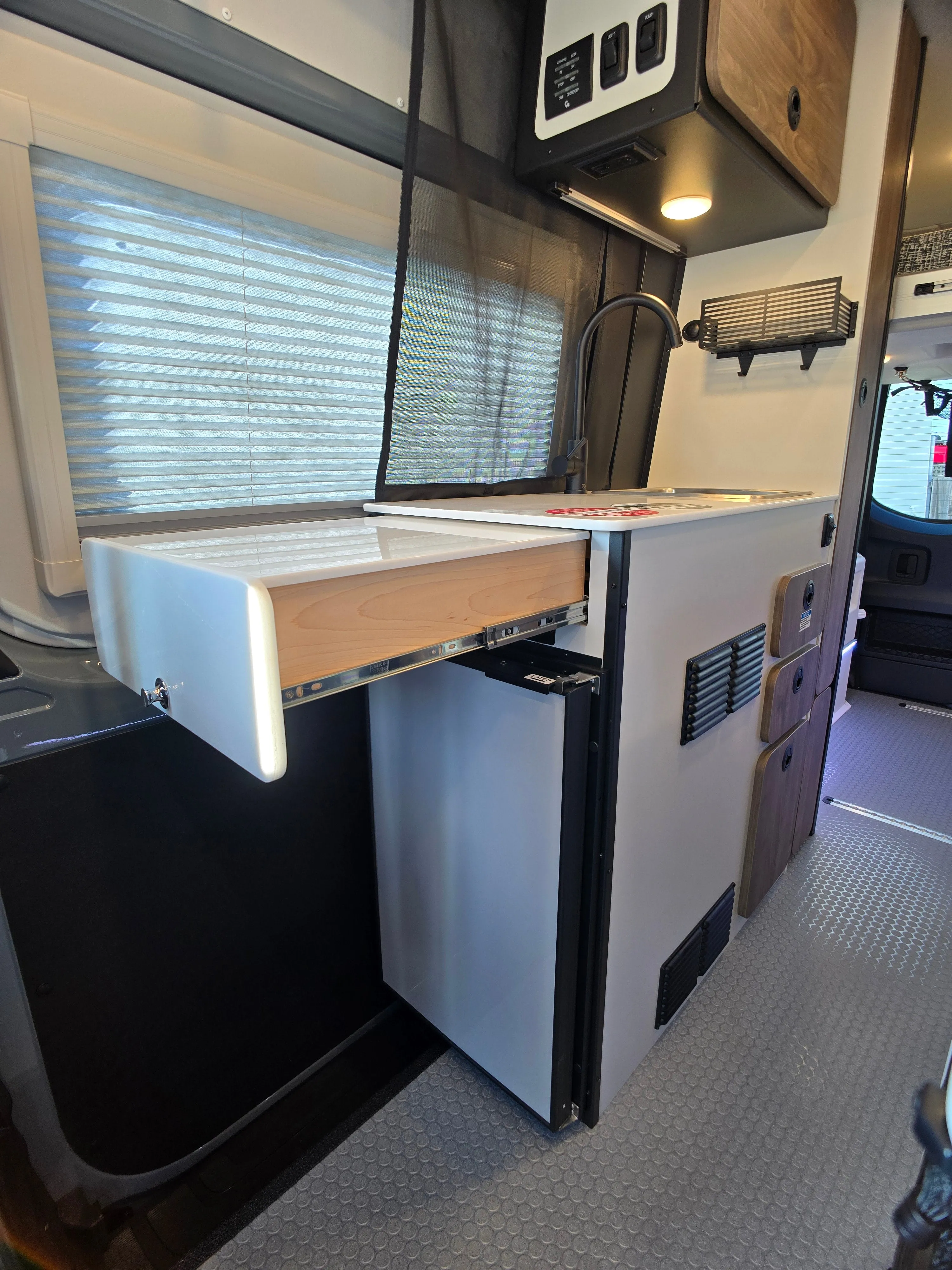 2025 Tiffin GH1 Adventure Bar with Starlink & Upgraded Battery